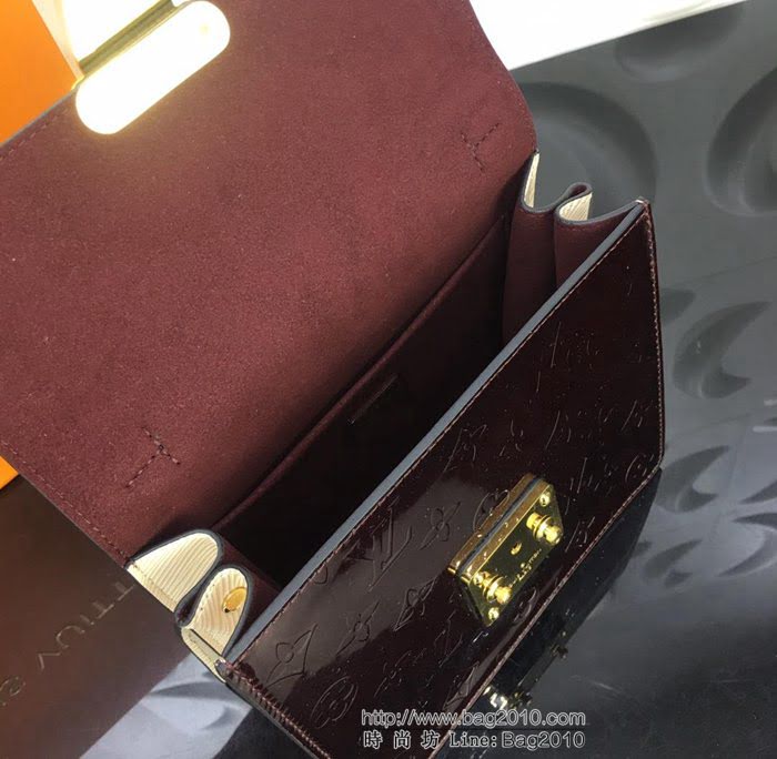 路易威登LV 頂級原單 M44169 Alpha郵差包 2019春夏季前預展系列 創作單品 銀色Monogram Satellite帆布面 單肩斜挎包  YDH2574